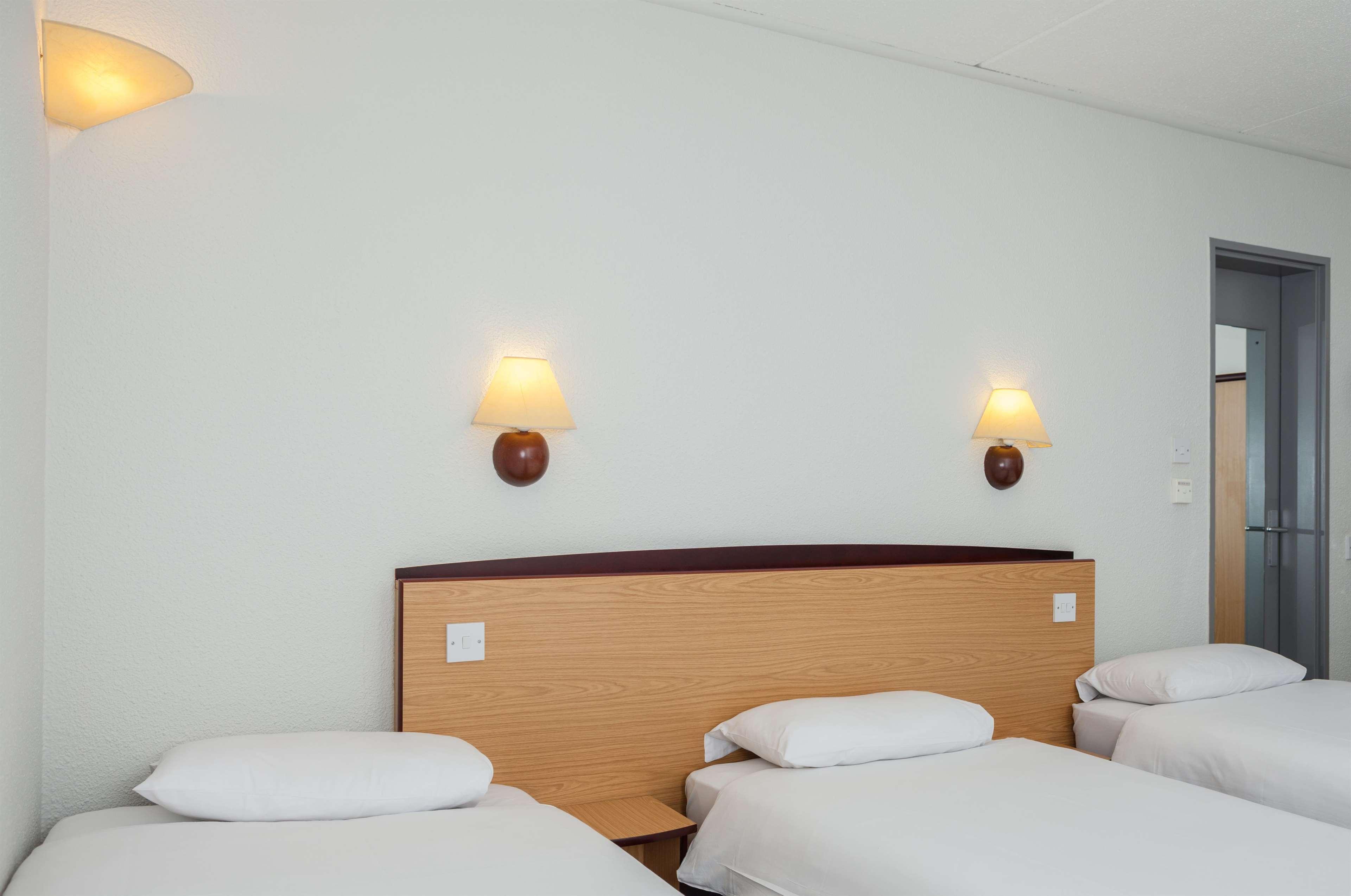 Campanile Hotel Дартфорд Экстерьер фото
