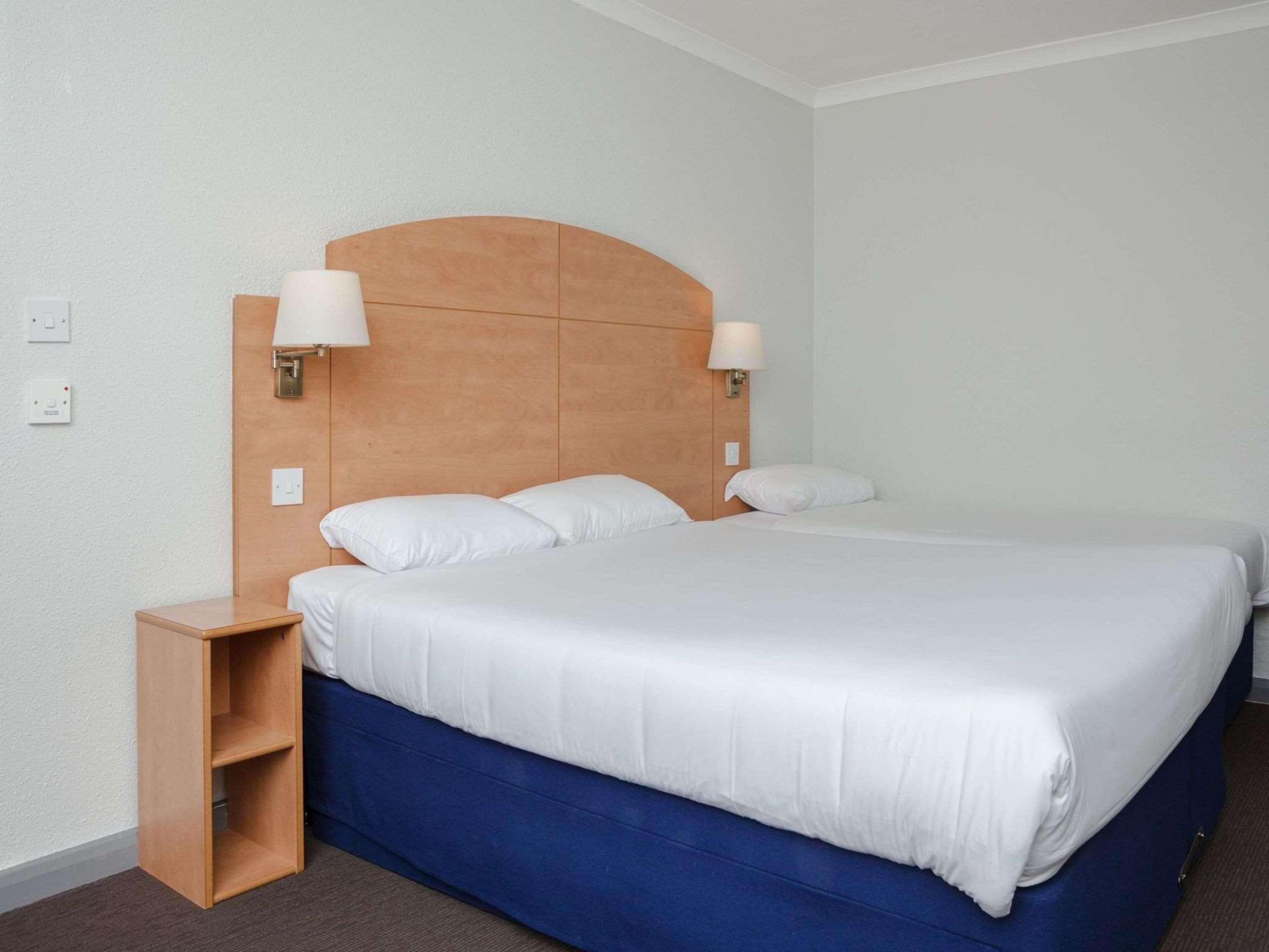 Campanile Hotel Дартфорд Экстерьер фото