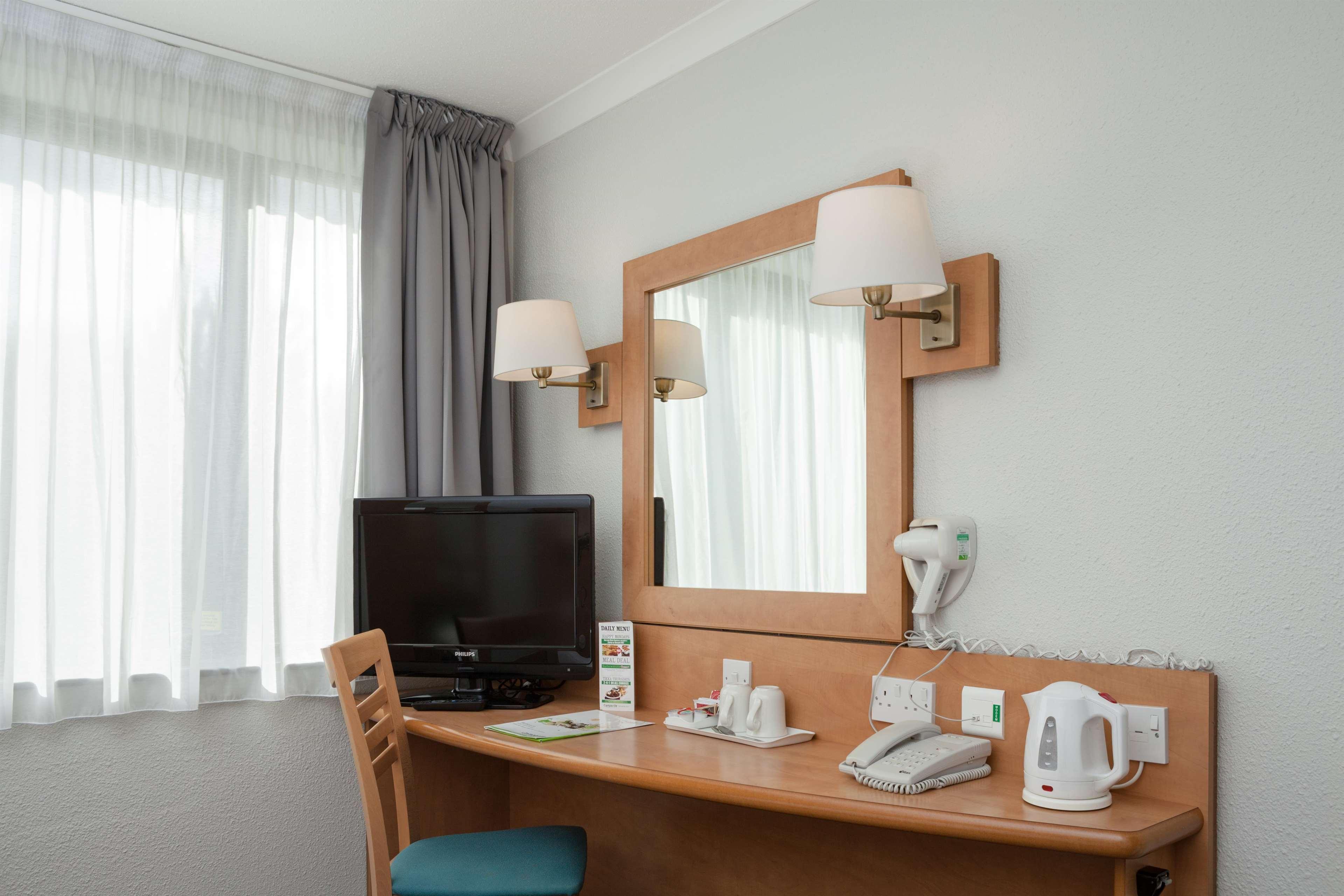 Campanile Hotel Дартфорд Экстерьер фото
