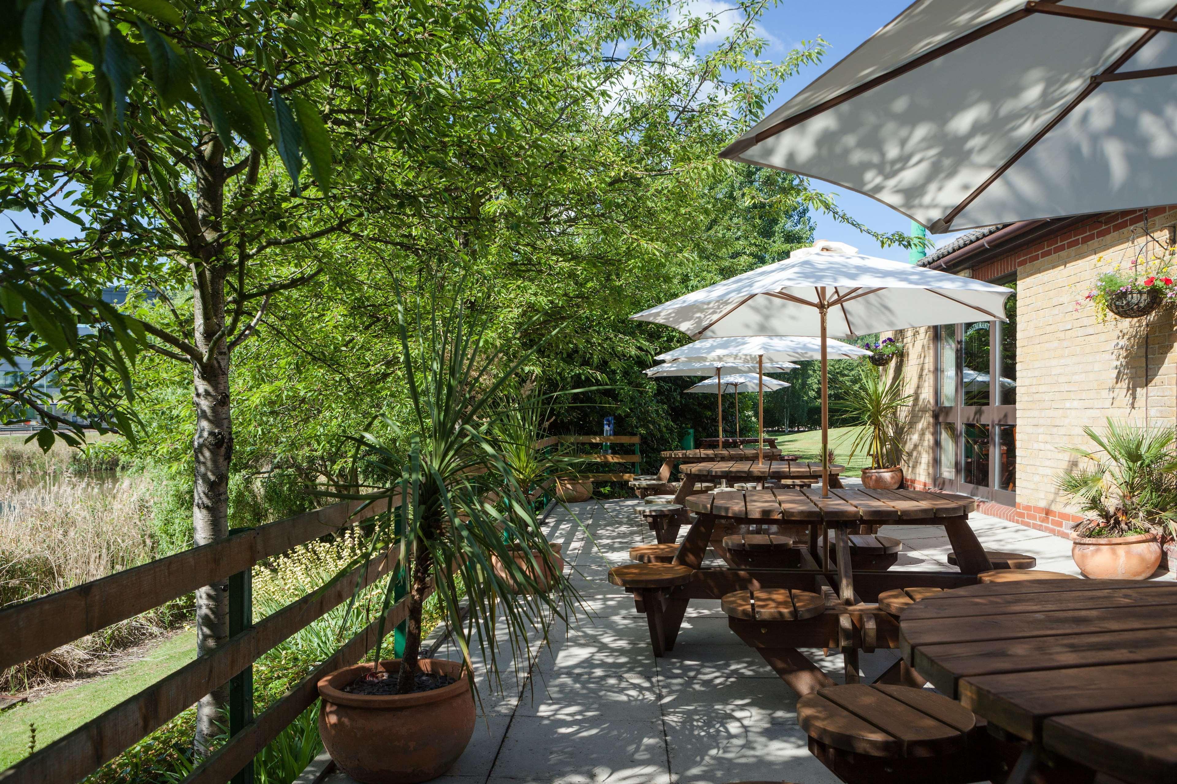 Campanile Hotel Дартфорд Экстерьер фото
