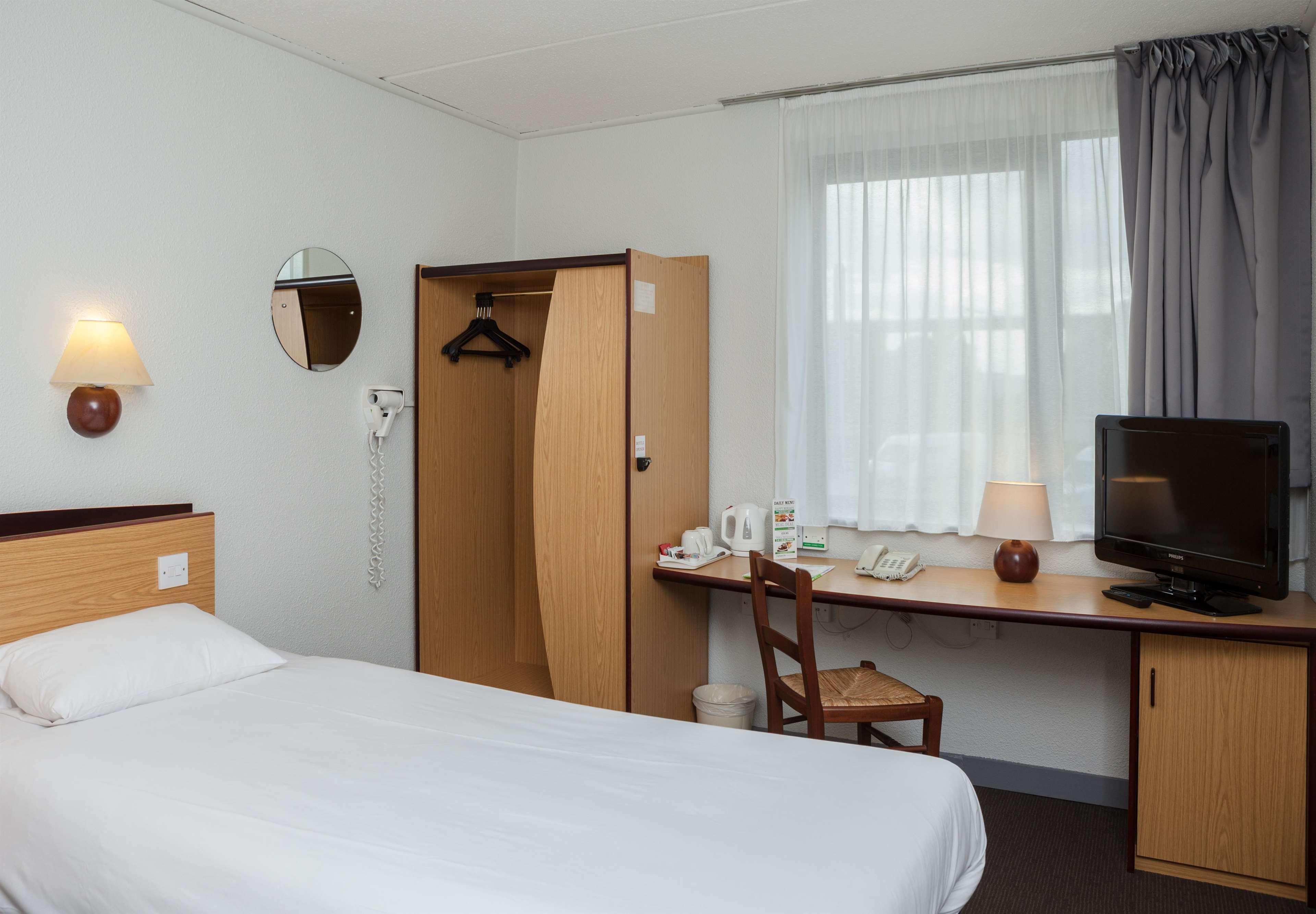Campanile Hotel Дартфорд Экстерьер фото