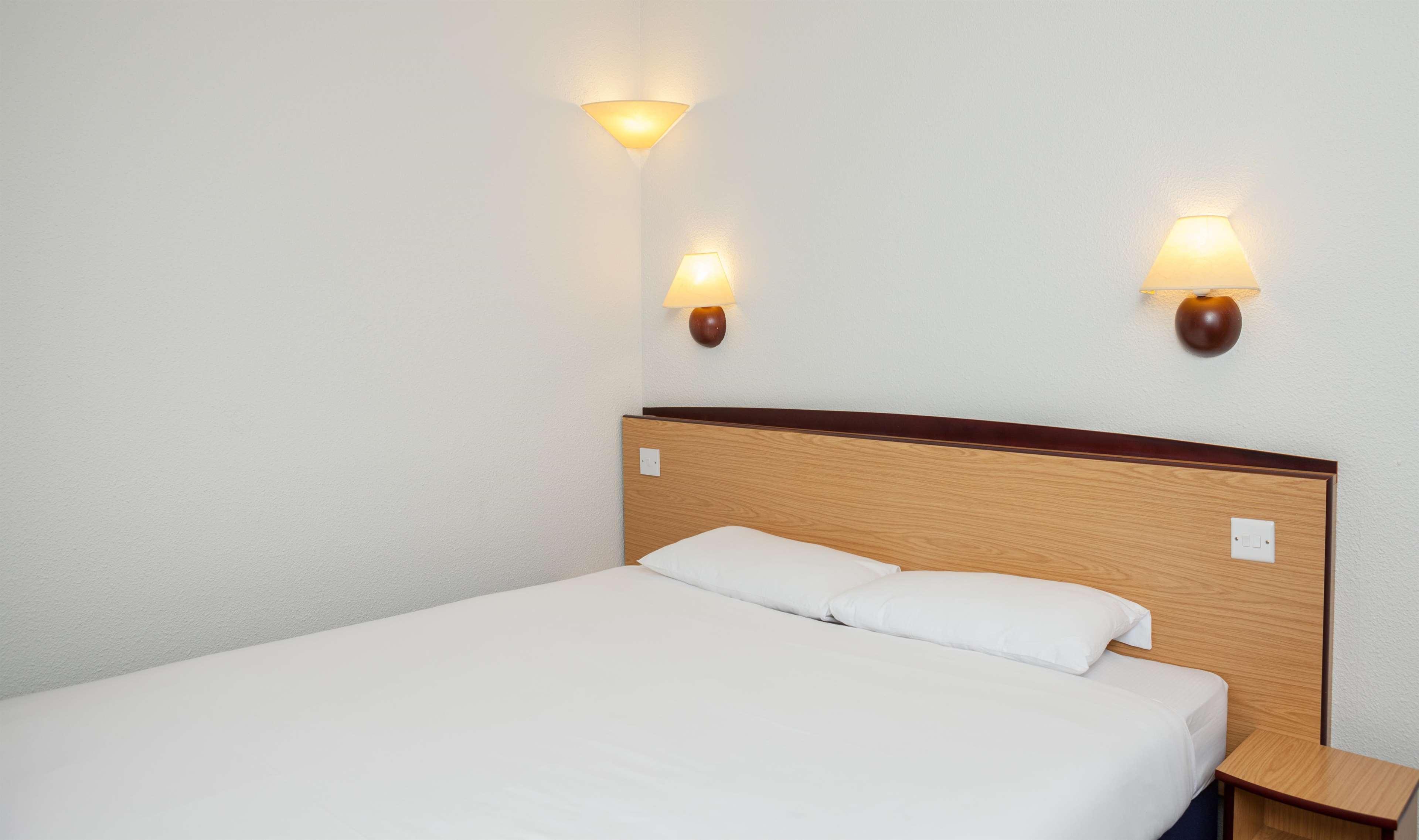 Campanile Hotel Дартфорд Номер фото
