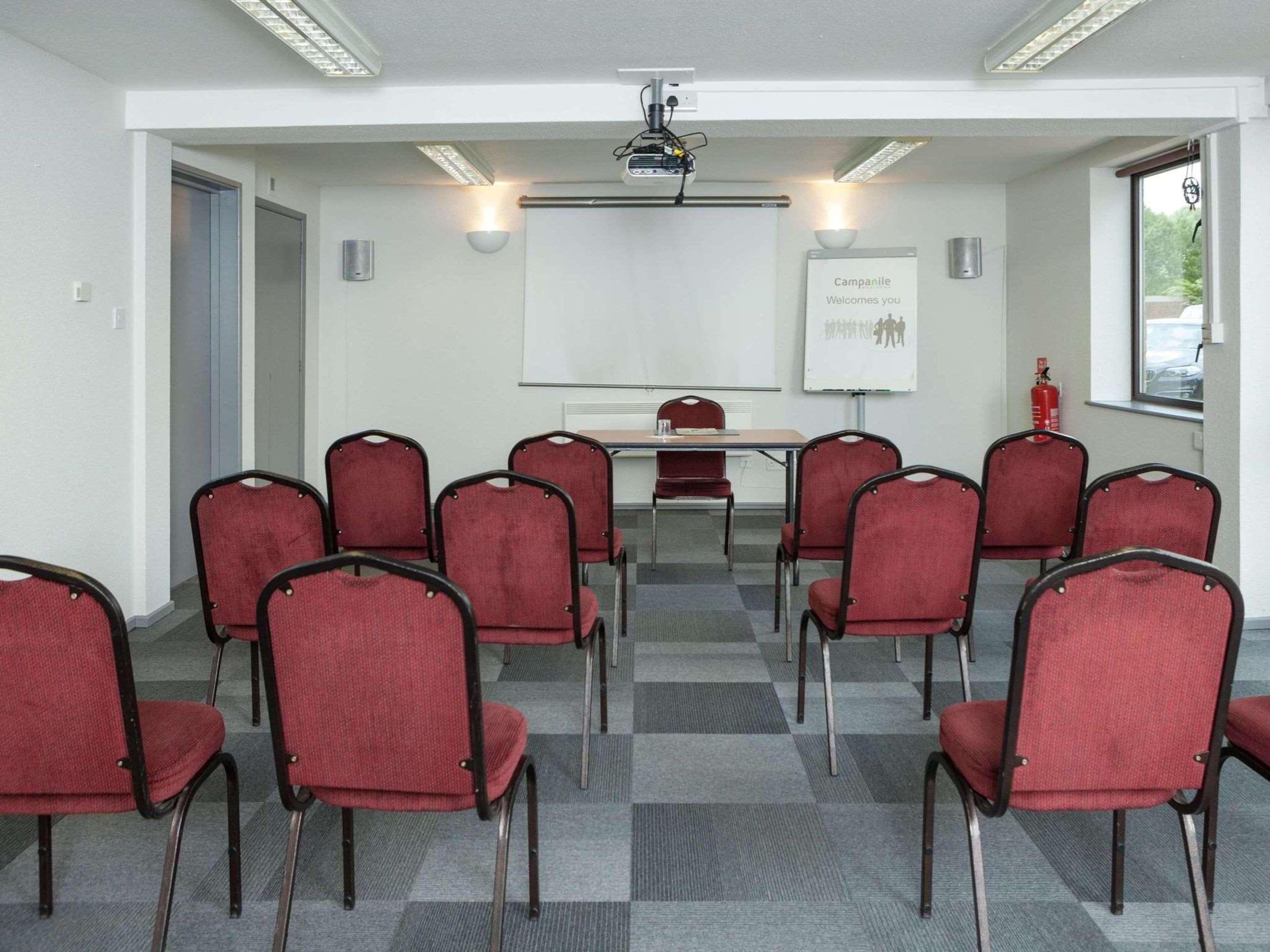 Campanile Hotel Дартфорд Экстерьер фото