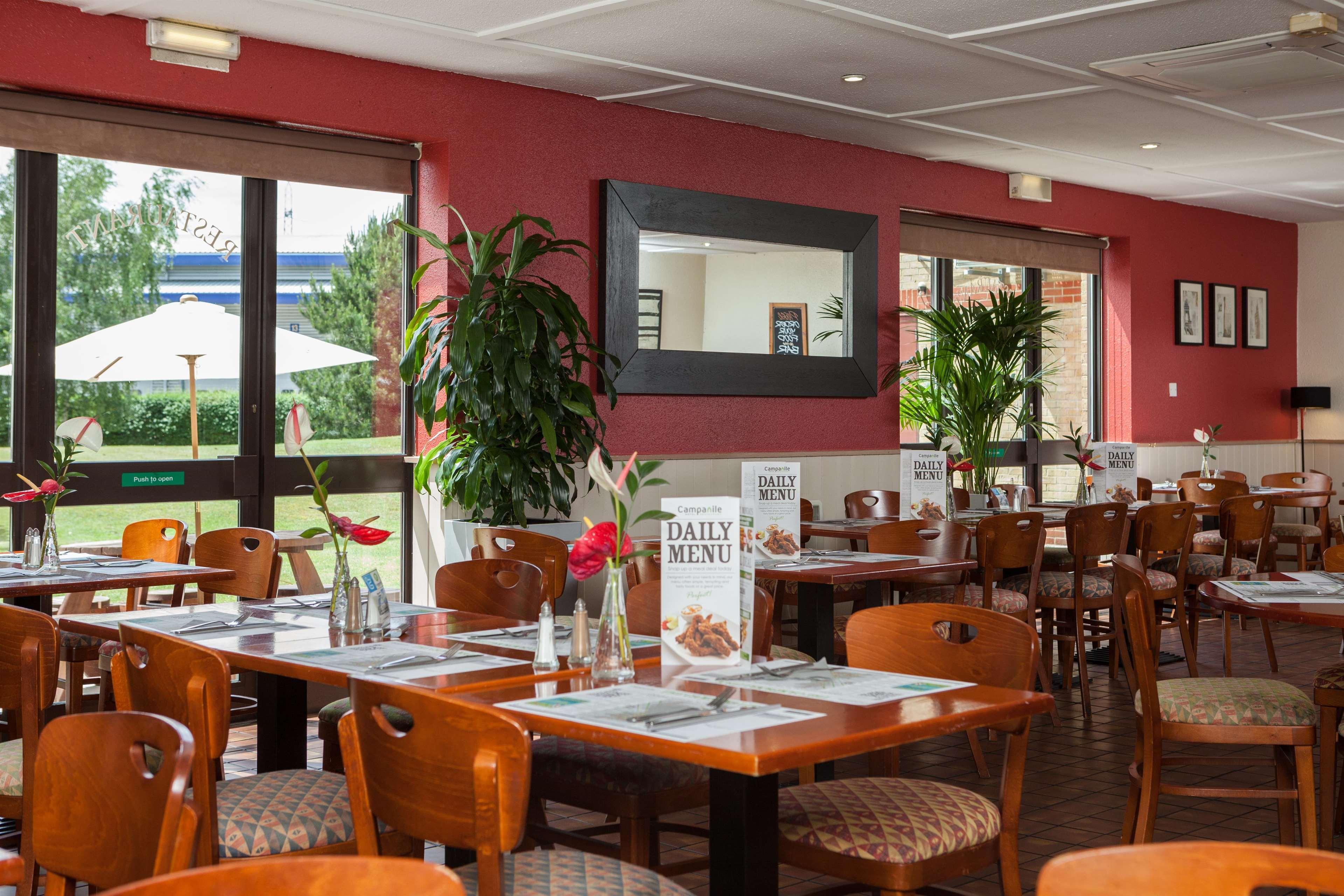 Campanile Hotel Дартфорд Экстерьер фото