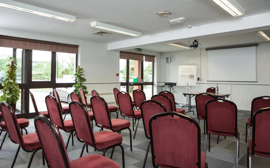 Campanile Hotel Дартфорд Экстерьер фото