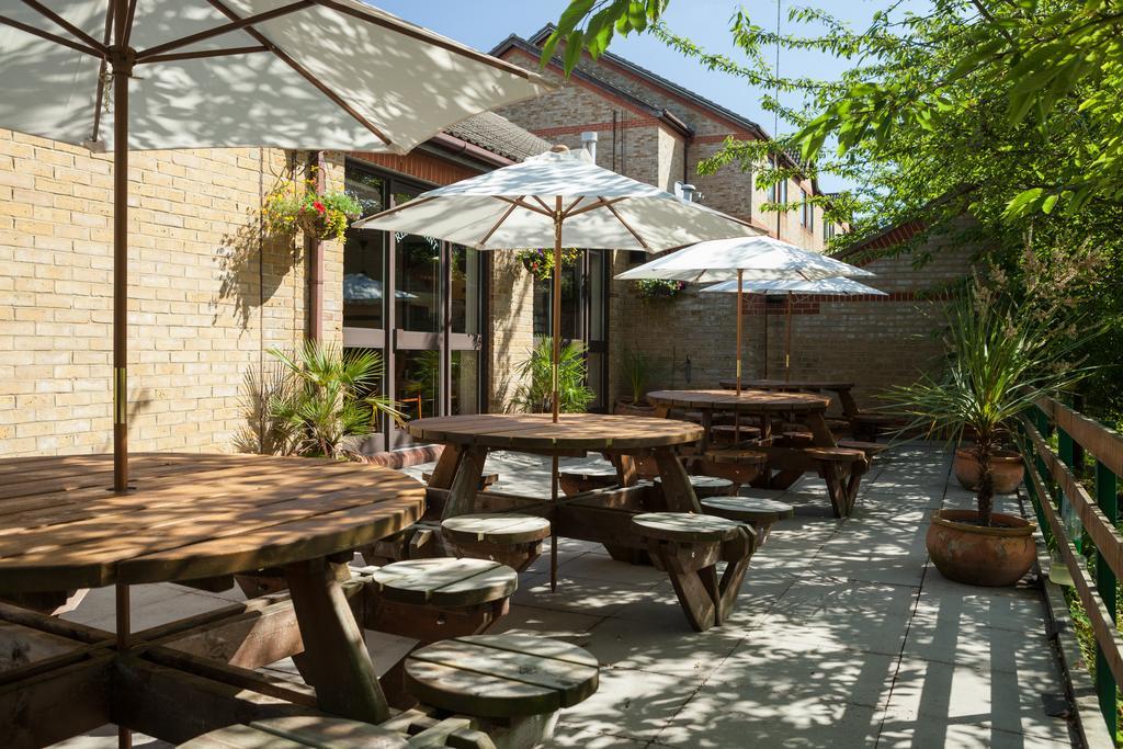 Campanile Hotel Дартфорд Экстерьер фото