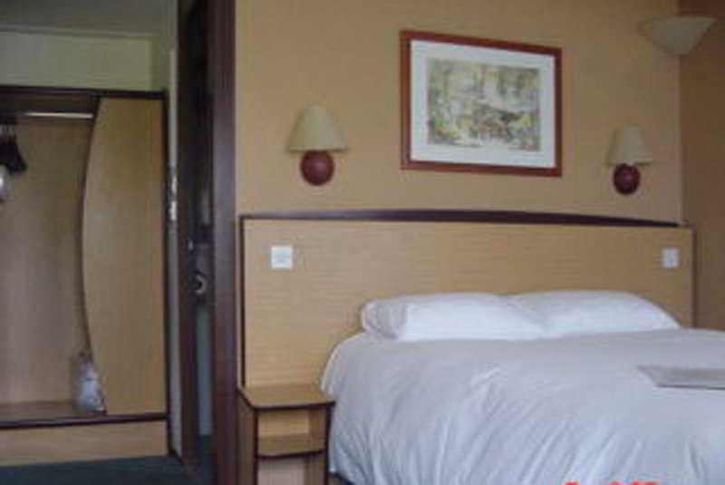 Campanile Hotel Дартфорд Экстерьер фото
