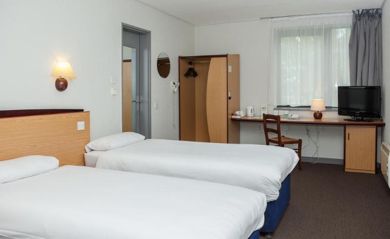 Campanile Hotel Дартфорд Экстерьер фото